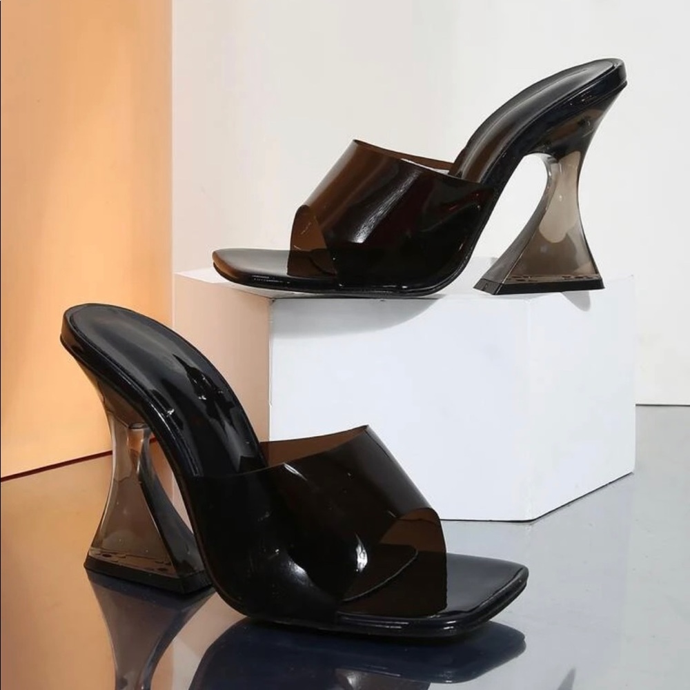 SOLD 🔖  Black Clear Jelly Chunky Angled Perspex Lucite Mule Muaddi Style Heels - Picture 6 of 8